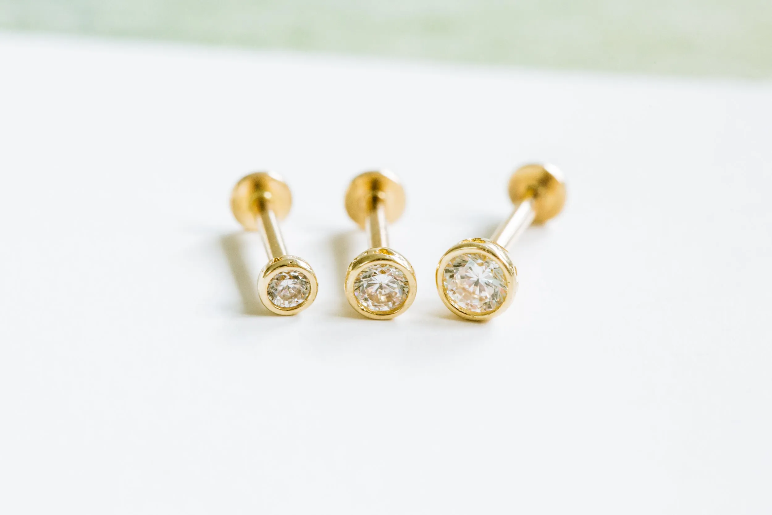 14k Gold Cartilage Round Cubic Internally Internal Threaded Labret