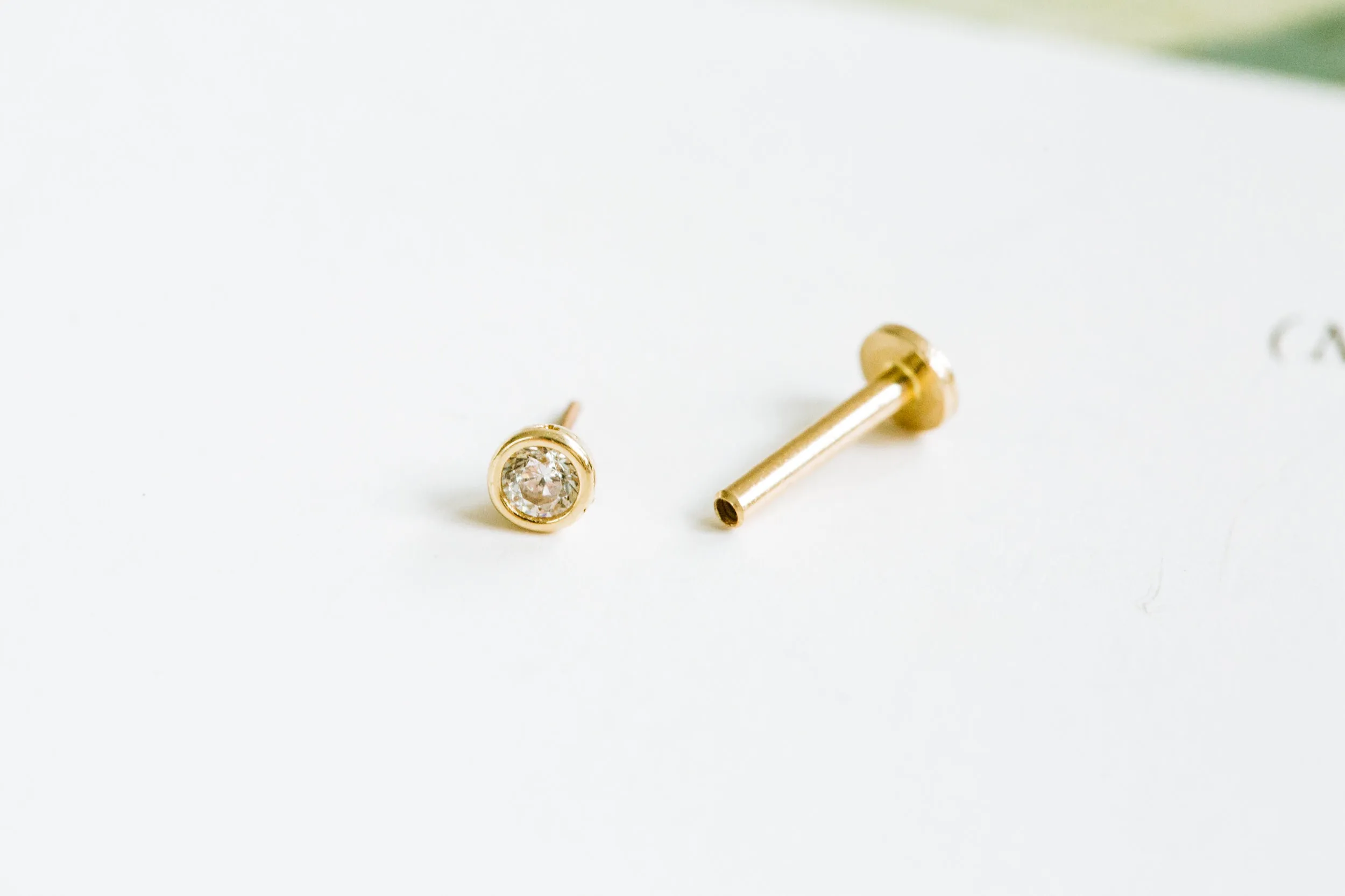 14k Gold Cartilage Round Cubic Internally Internal Threaded Labret