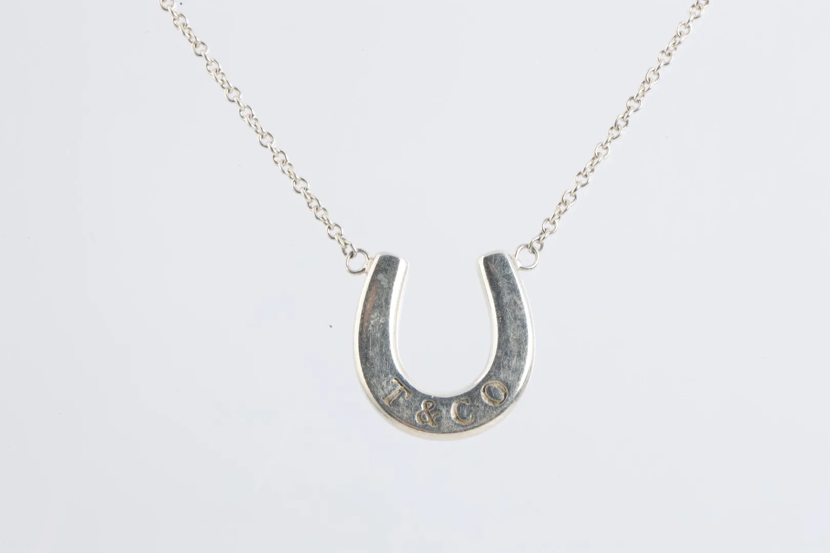 16" Tiffany & Co. 925 Silver Horseshoe Pendant Necklace (6.49g.)