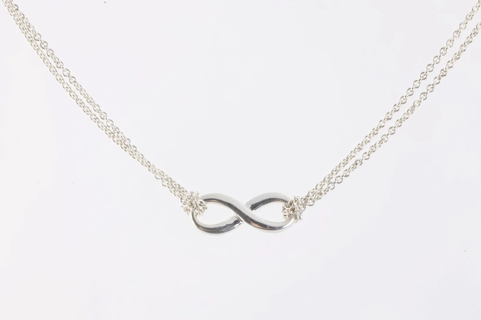 16" Tiffany & Co. 925 Silver Infinity Pendant Necklace (5.88g.)