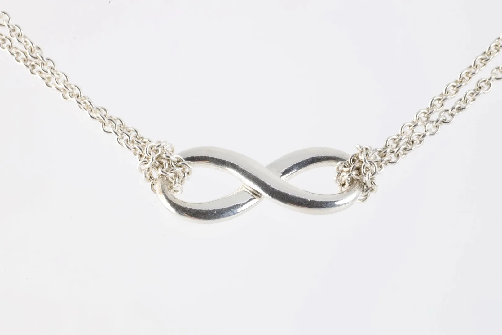 16" Tiffany & Co. 925 Silver Infinity Pendant Necklace (5.88g.)