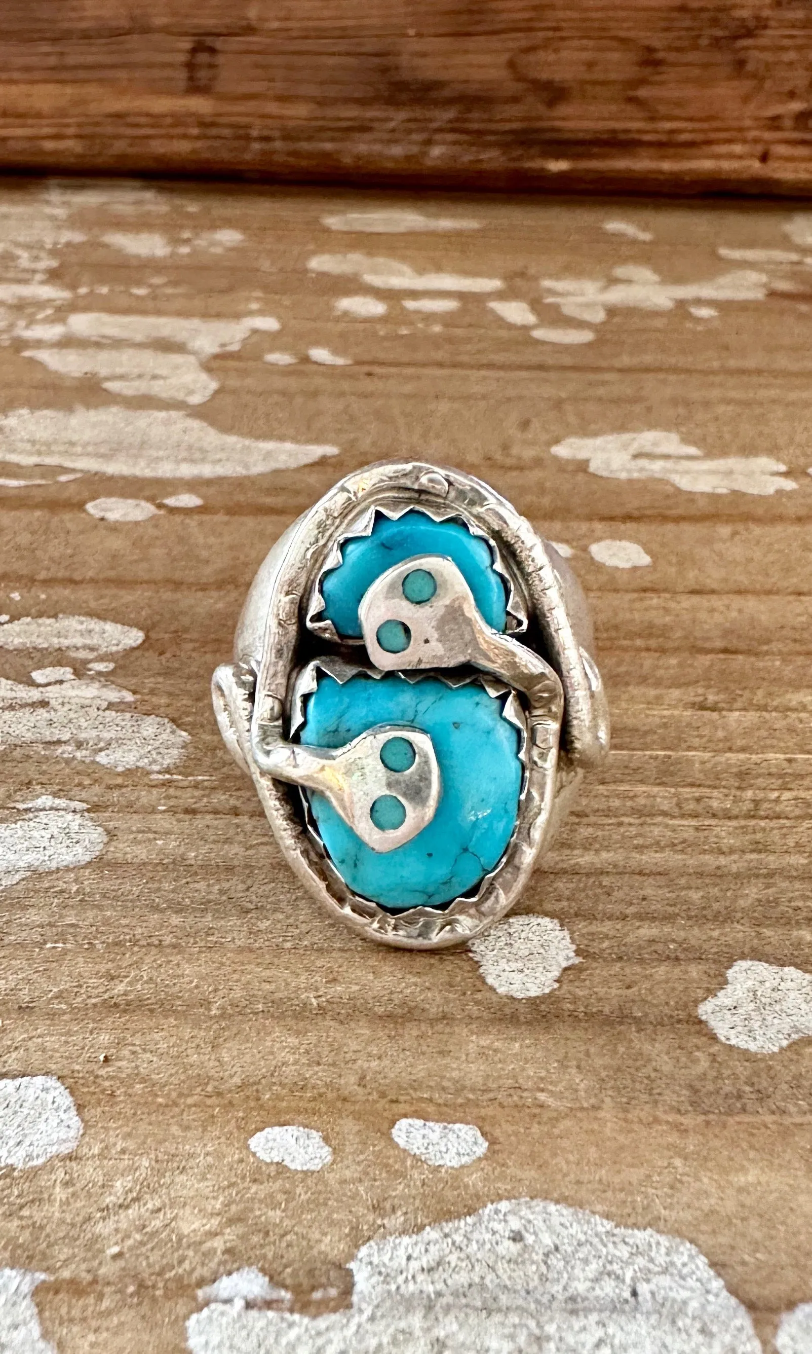 EFFIE CALAVASA Turquoise Ring w/ Sterling Silver Snake Inlay  Size 11