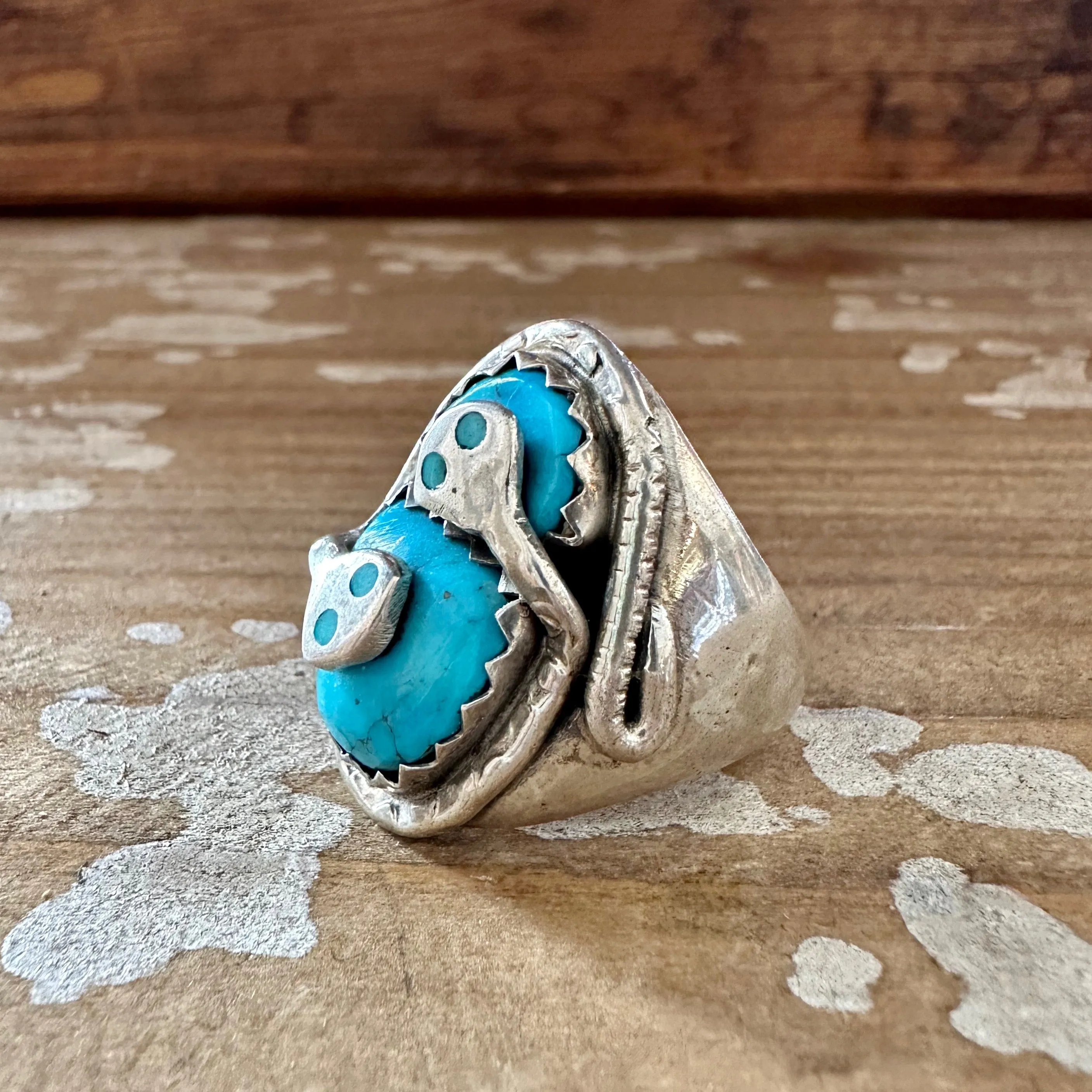 EFFIE CALAVASA Turquoise Ring w/ Sterling Silver Snake Inlay  Size 11