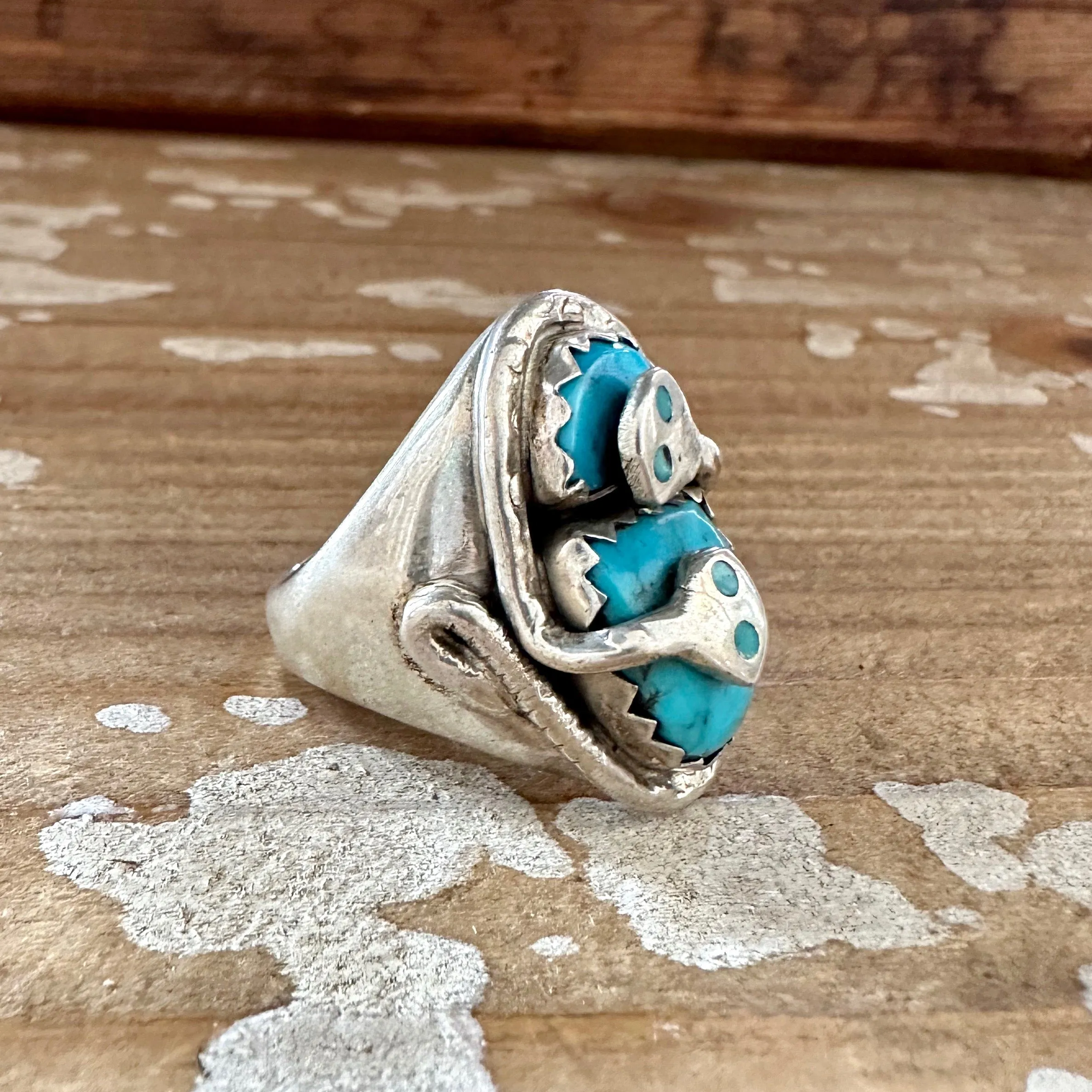 EFFIE CALAVASA Turquoise Ring w/ Sterling Silver Snake Inlay  Size 11