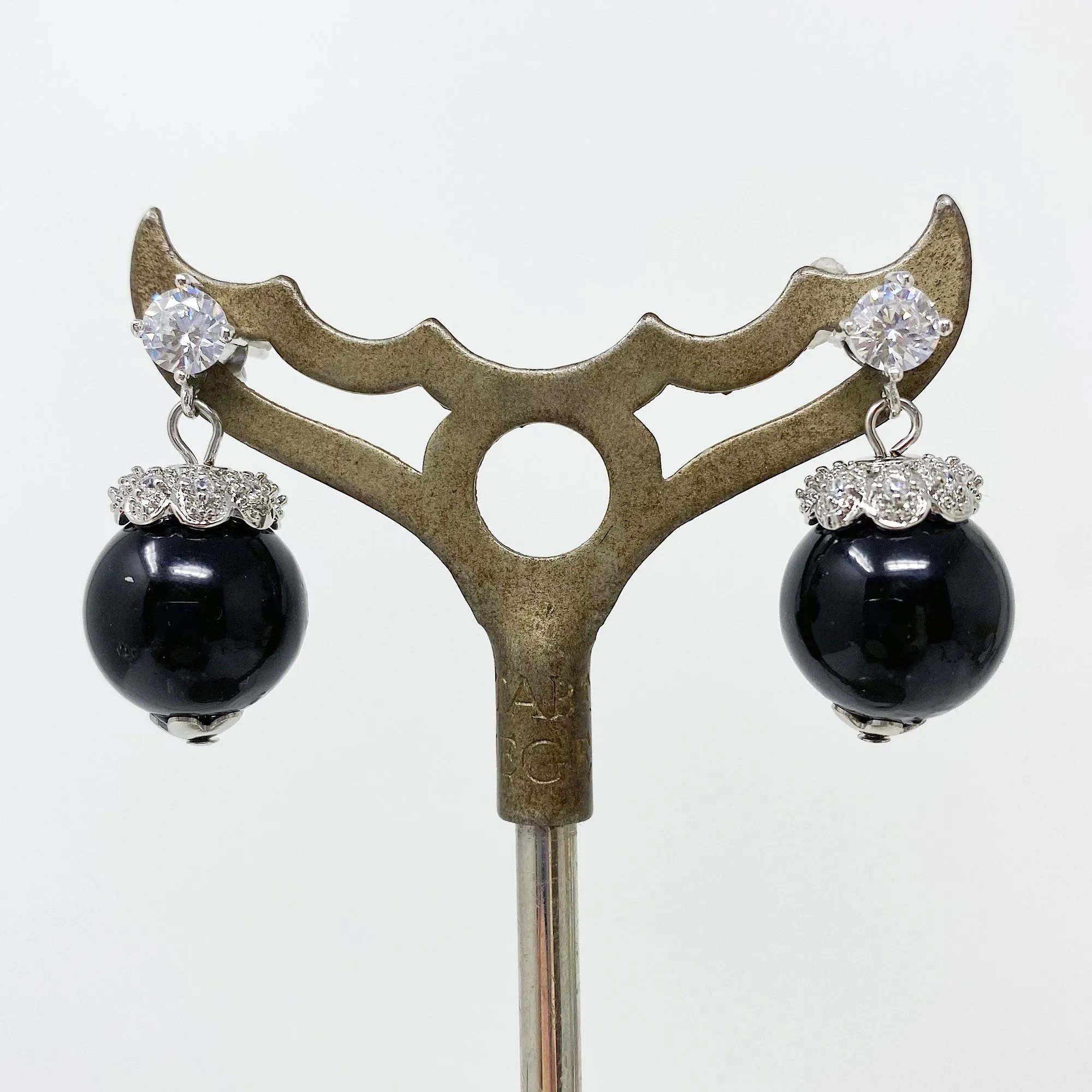 LAVIGNE platinum and black pearl earrings