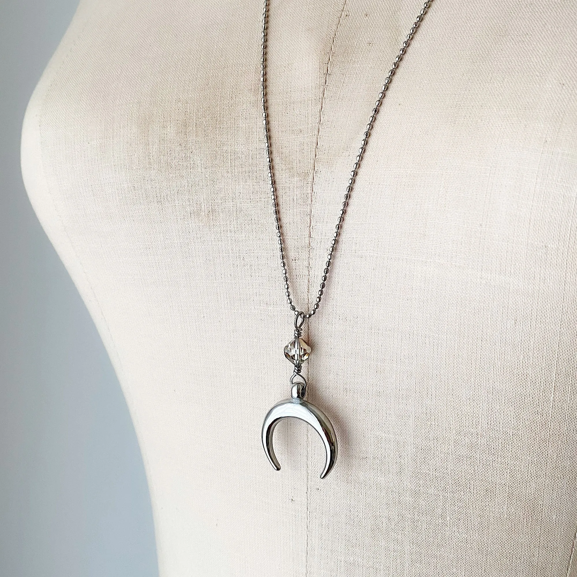 ZAFFRON half moon pendant necklace